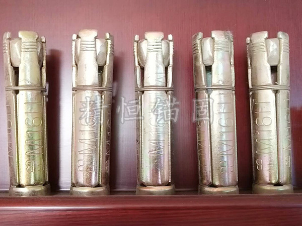 四片壁虎